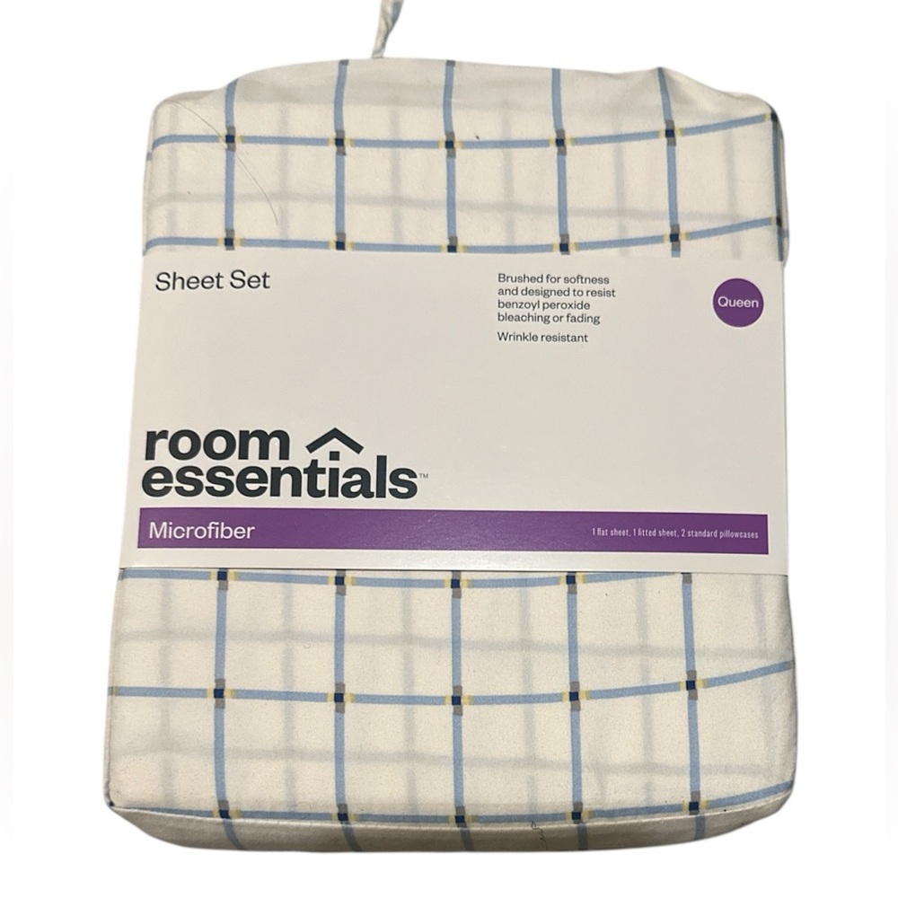 2/$30 Queen Size Set Room Essentials White and Blue Plaid Microfiber Sheet Set